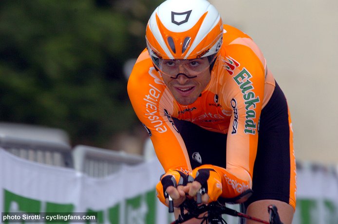 2008 Criterium du Dauphine Libere:  Samuel Sanchez (Euskaltel) rides the prologue