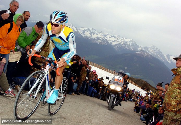 2008 Tour of Italy, Stage 16: Levi Leipheimer (Astana) during the spectacular Plan de Corones Mountain Time Trial