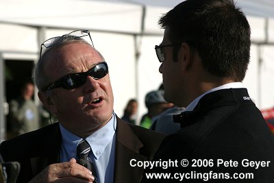 Jean-Marie Leblanc speaks to John Lelangue before Paris-Tours