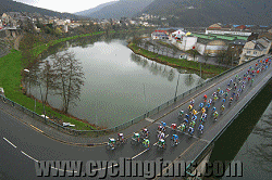 The peloton crosses the bridge at Revin, 2005 Criterium International
